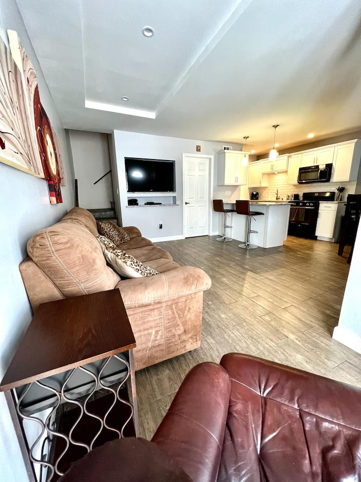 Beachside Townhouse
4 Min Walk To The Beach. - Myrtle Beach, SC