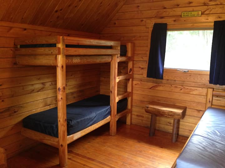 Pet Friendly Rustic Cabin - Water Park, Huntley