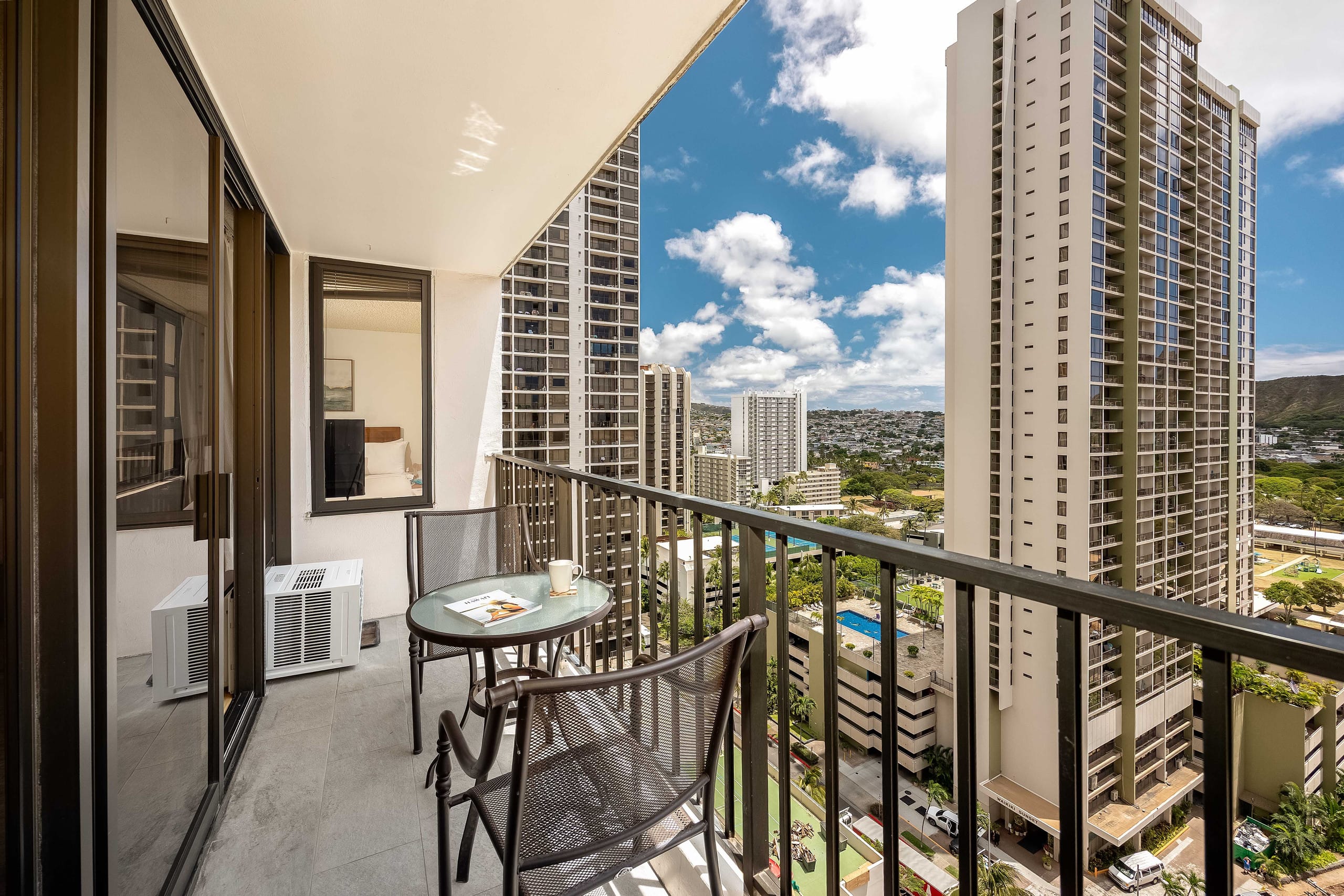 Condo in Honolulu · ★4.82 · 1 bedroom · 3 beds · 1 private bath - Image 42