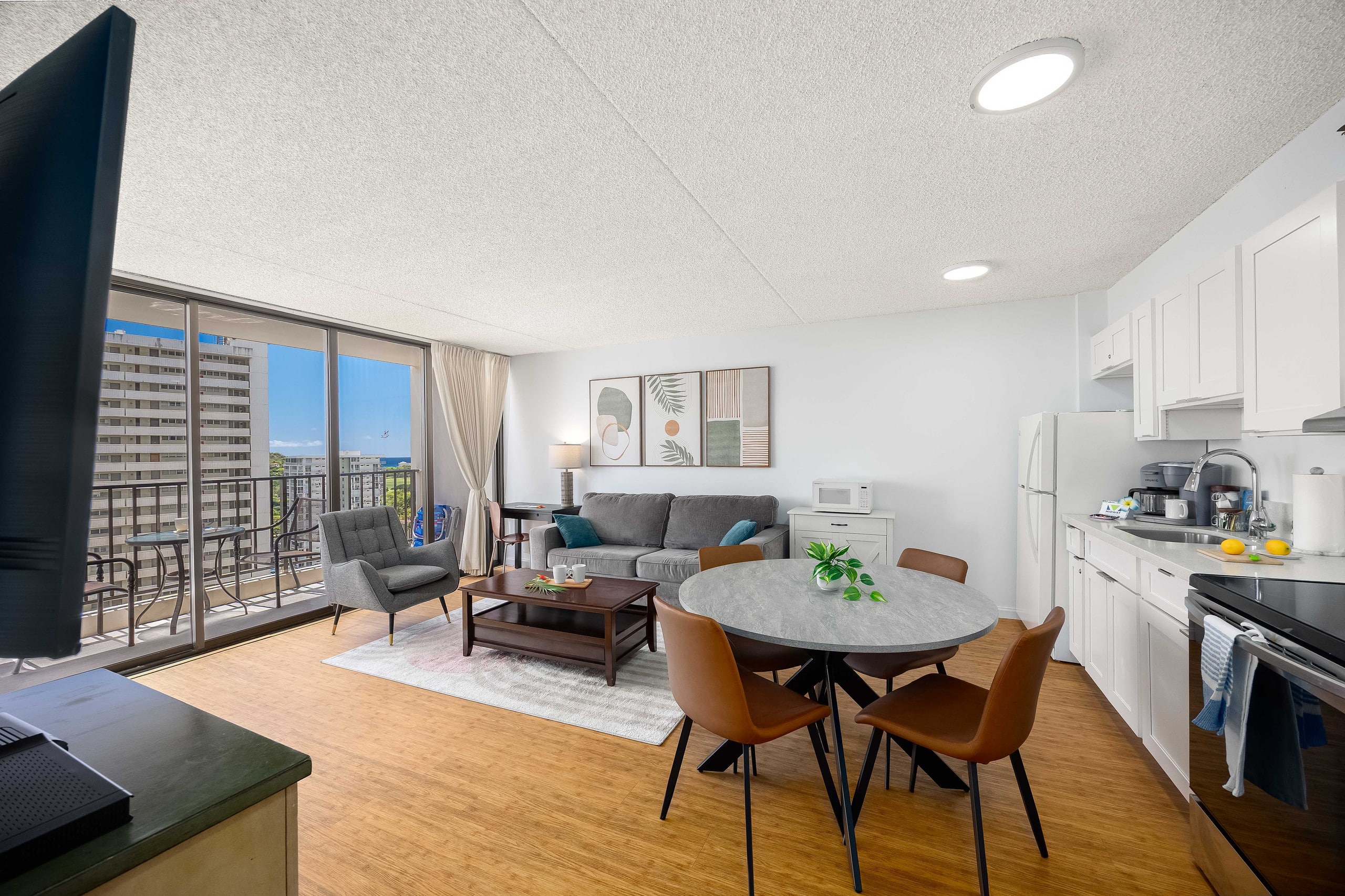 Condo in Honolulu · ★4.82 · 1 bedroom · 3 beds · 1 private bath - Image 28