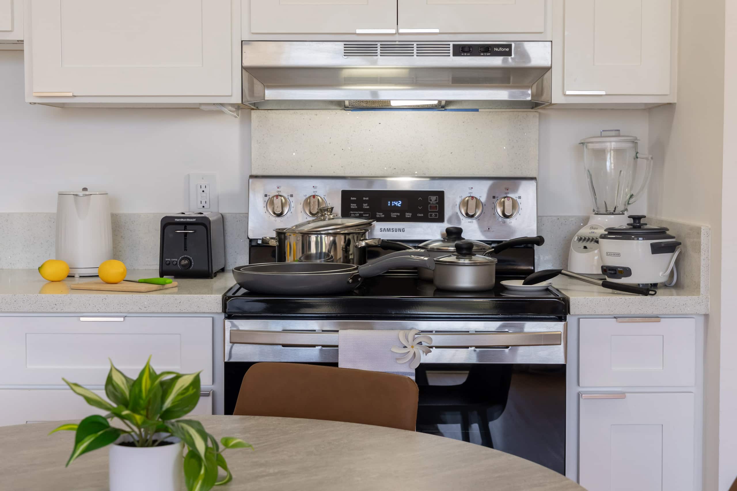 Condo in Honolulu · ★4.82 · 1 bedroom · 3 beds · 1 private bath - Image 18