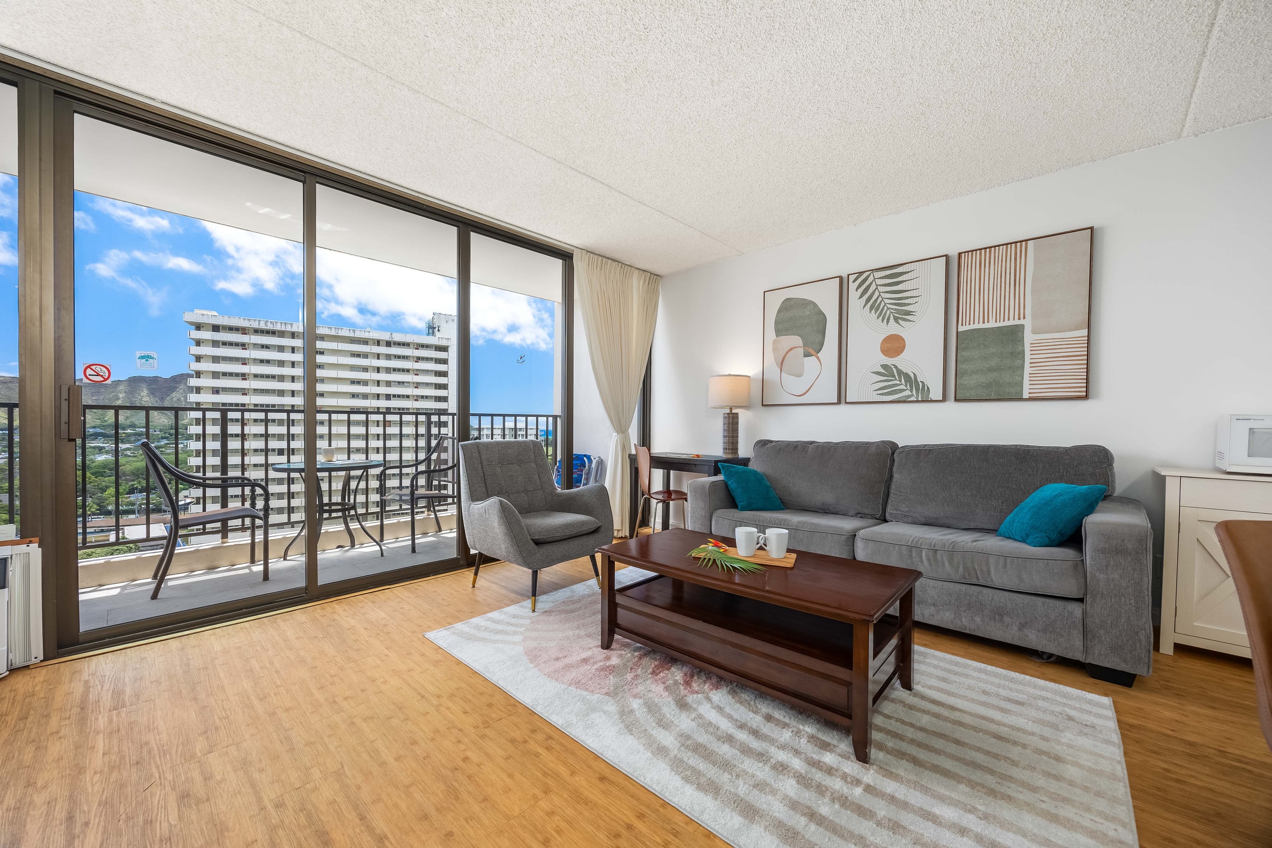 Condo in Honolulu · ★4.82 · 1 bedroom · 3 beds · 1 private bath - Image 12