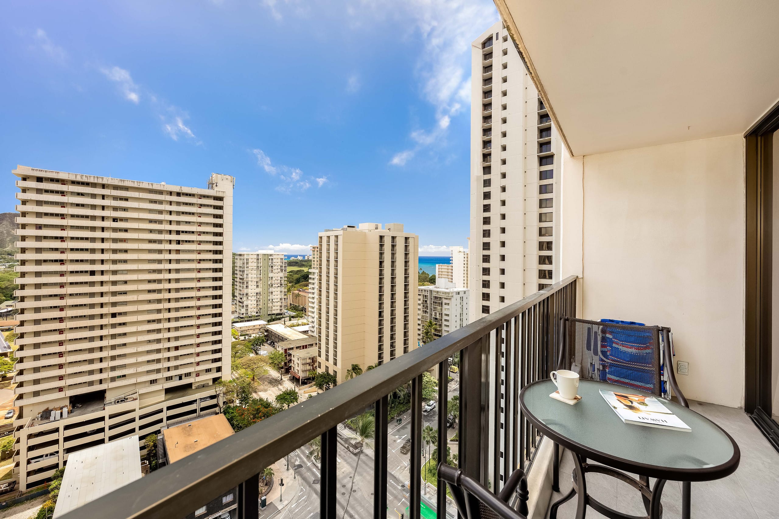 Condo in Honolulu · ★4.82 · 1 bedroom · 3 beds · 1 private bath - Image 40