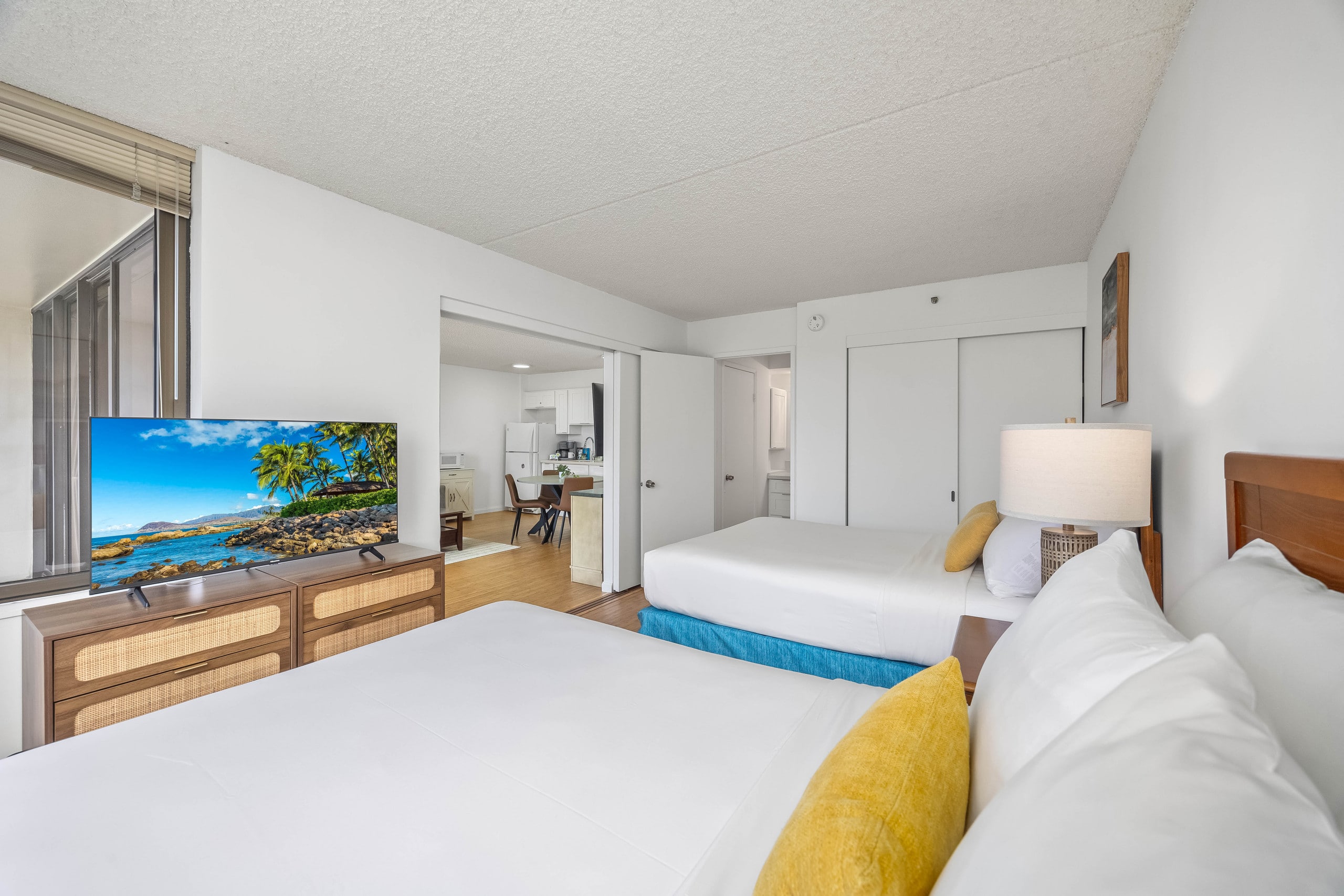 Condo in Honolulu · ★4.82 · 1 bedroom · 3 beds · 1 private bath - Image 33