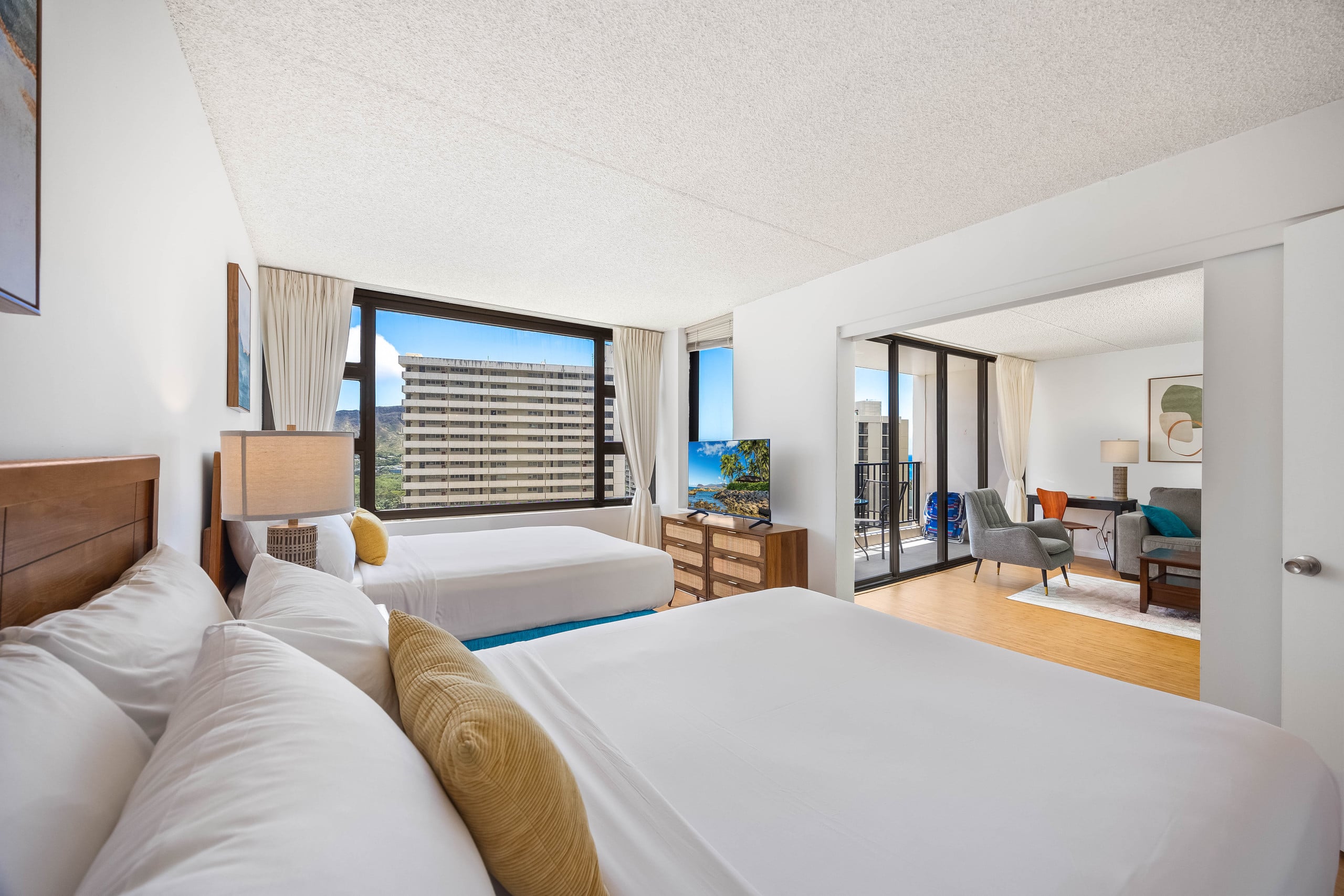 Condo in Honolulu · ★4.82 · 1 bedroom · 3 beds · 1 private bath - Image 34