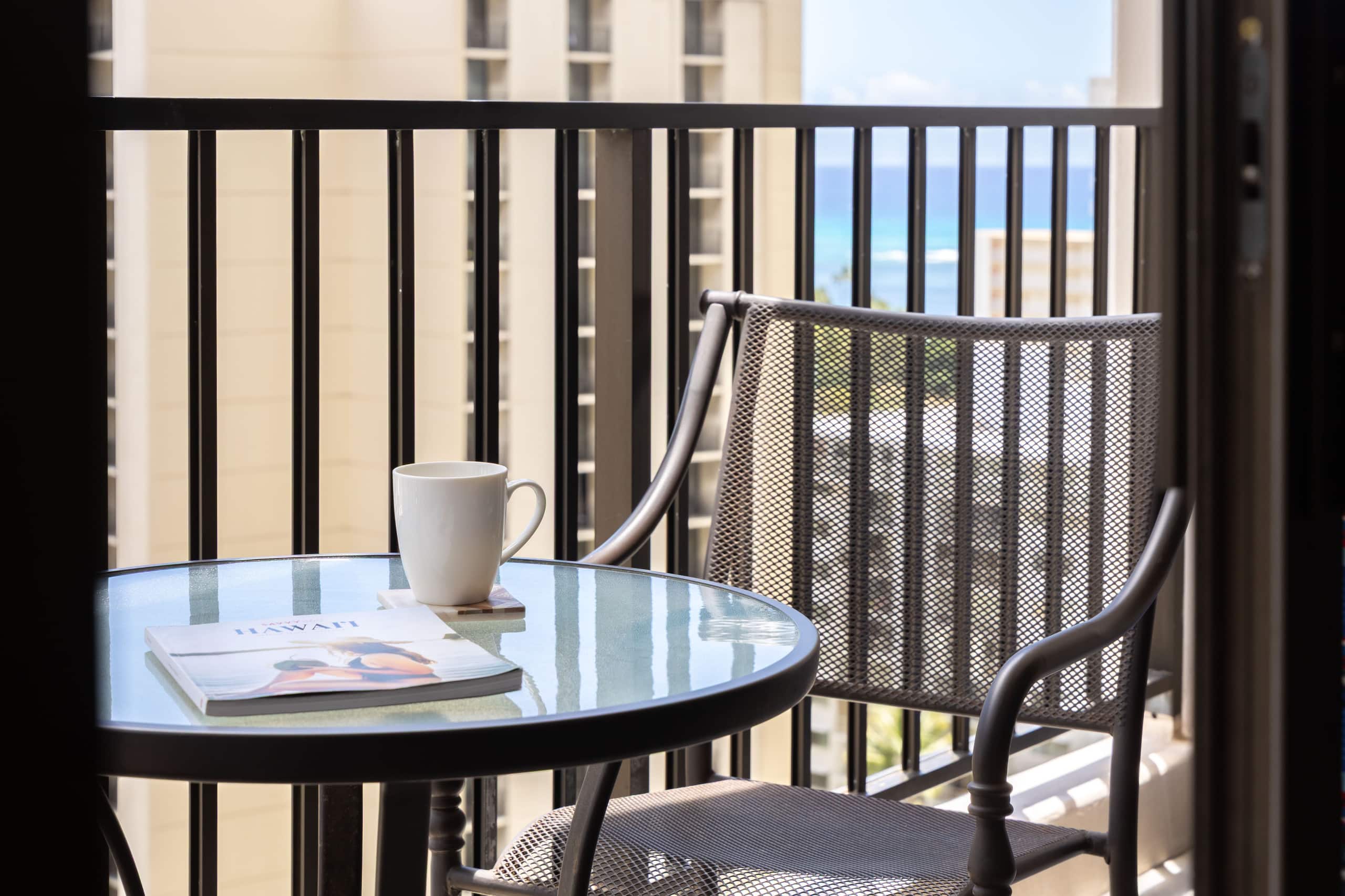 Condo in Honolulu · ★4.82 · 1 bedroom · 3 beds · 1 private bath - Image 41
