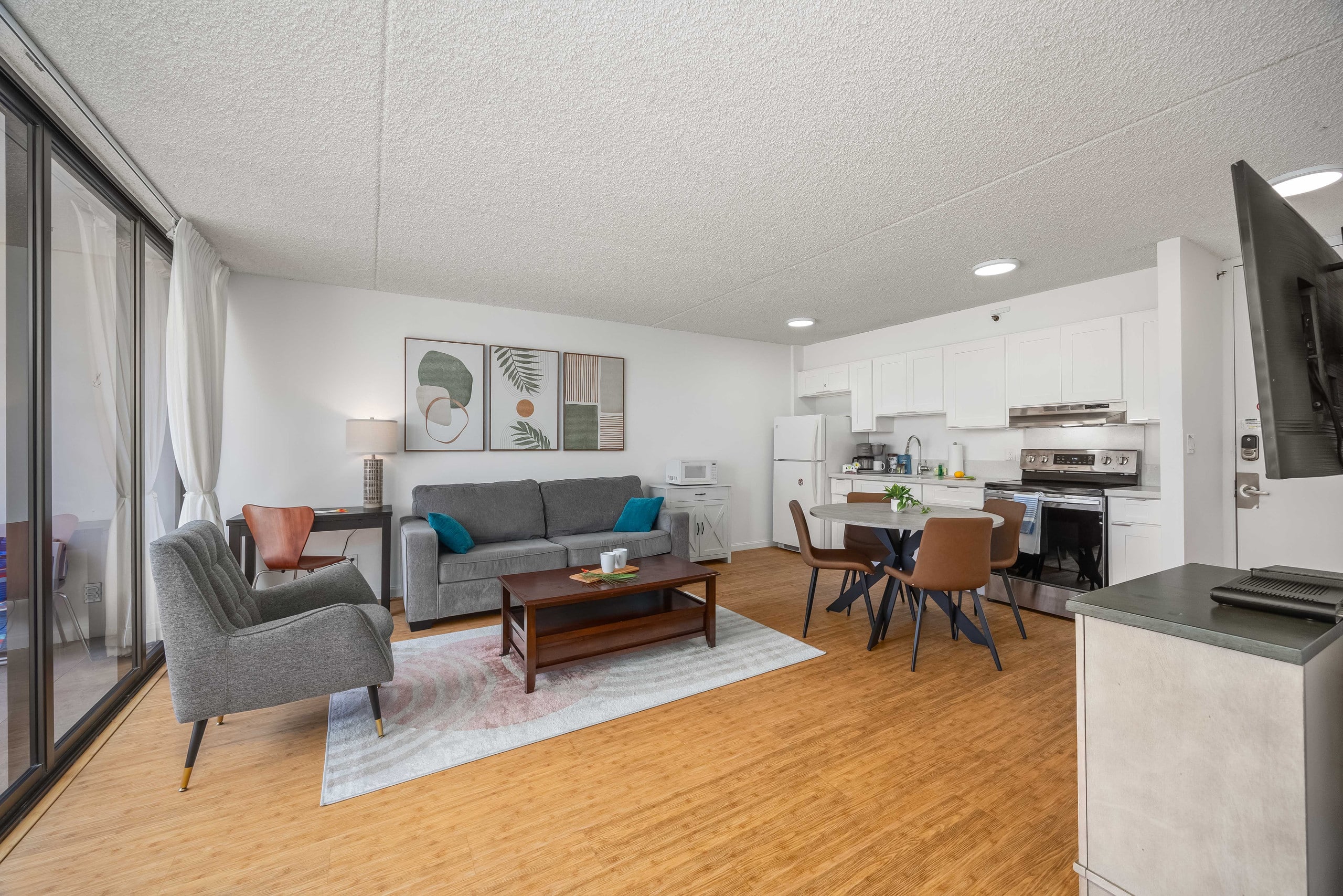 Condo in Honolulu · ★4.82 · 1 bedroom · 3 beds · 1 private bath - Image 6