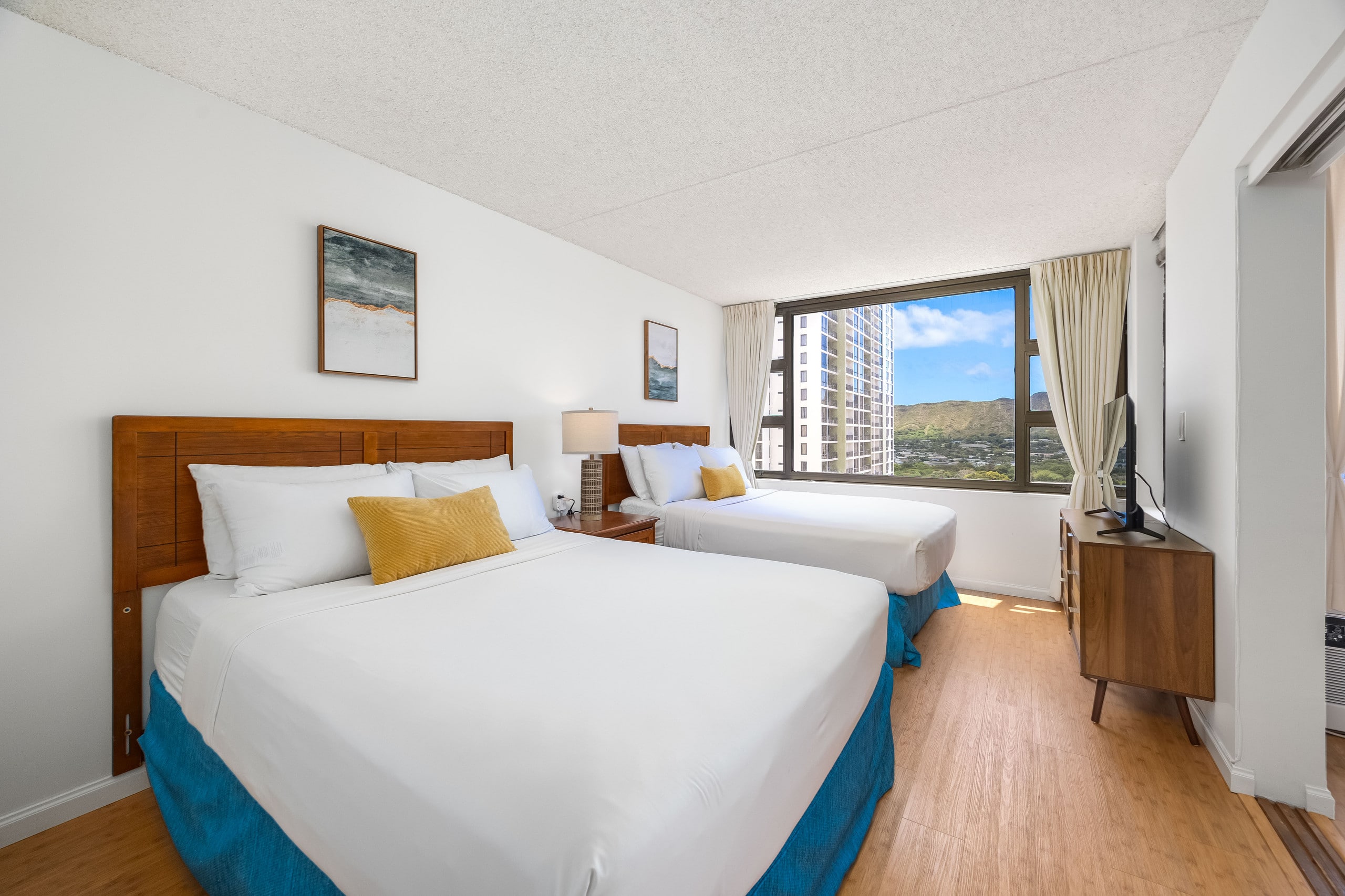 Condo in Honolulu · ★4.82 · 1 bedroom · 3 beds · 1 private bath - Image 2