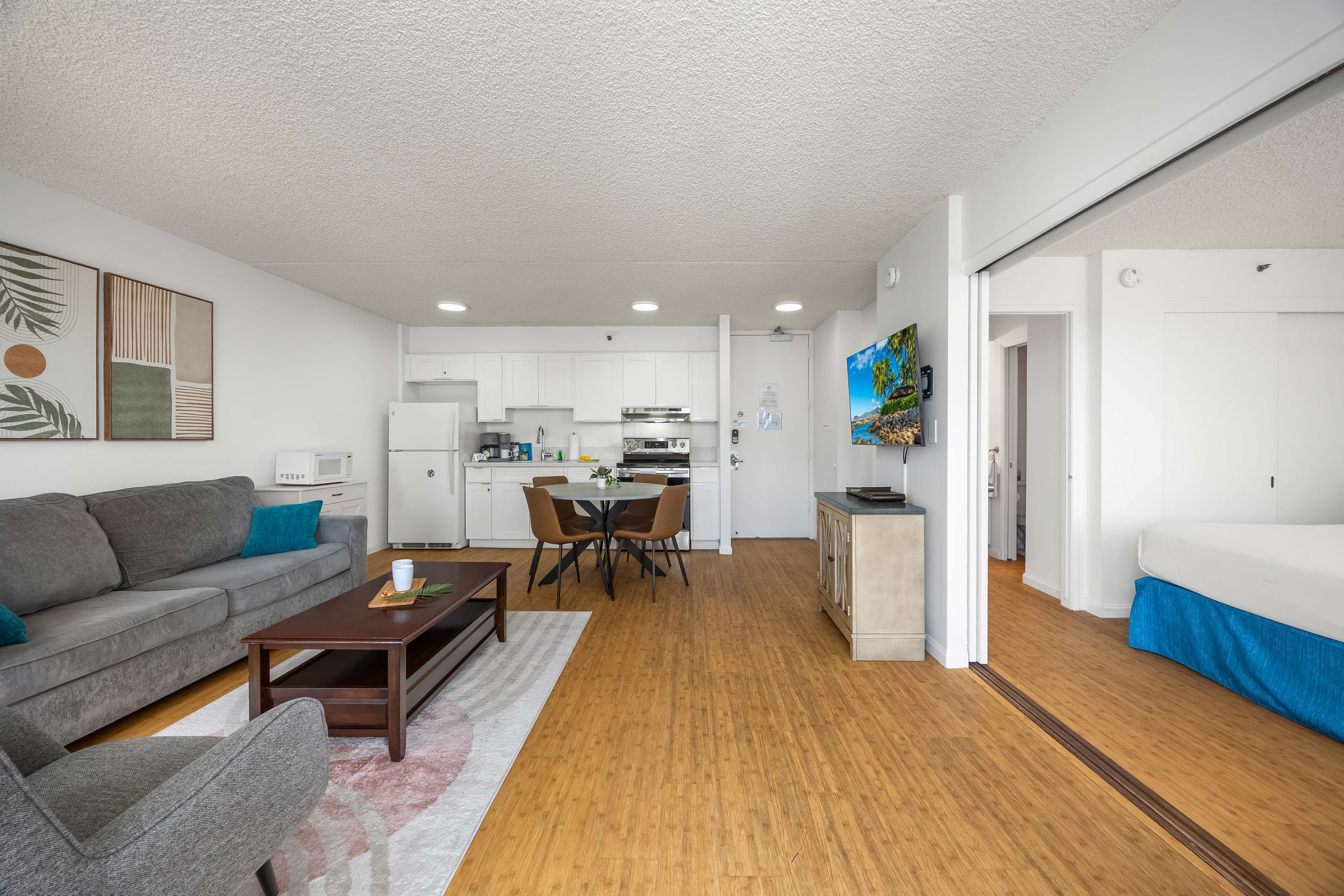 Condo in Honolulu · ★4.82 · 1 bedroom · 3 beds · 1 private bath - Image 10