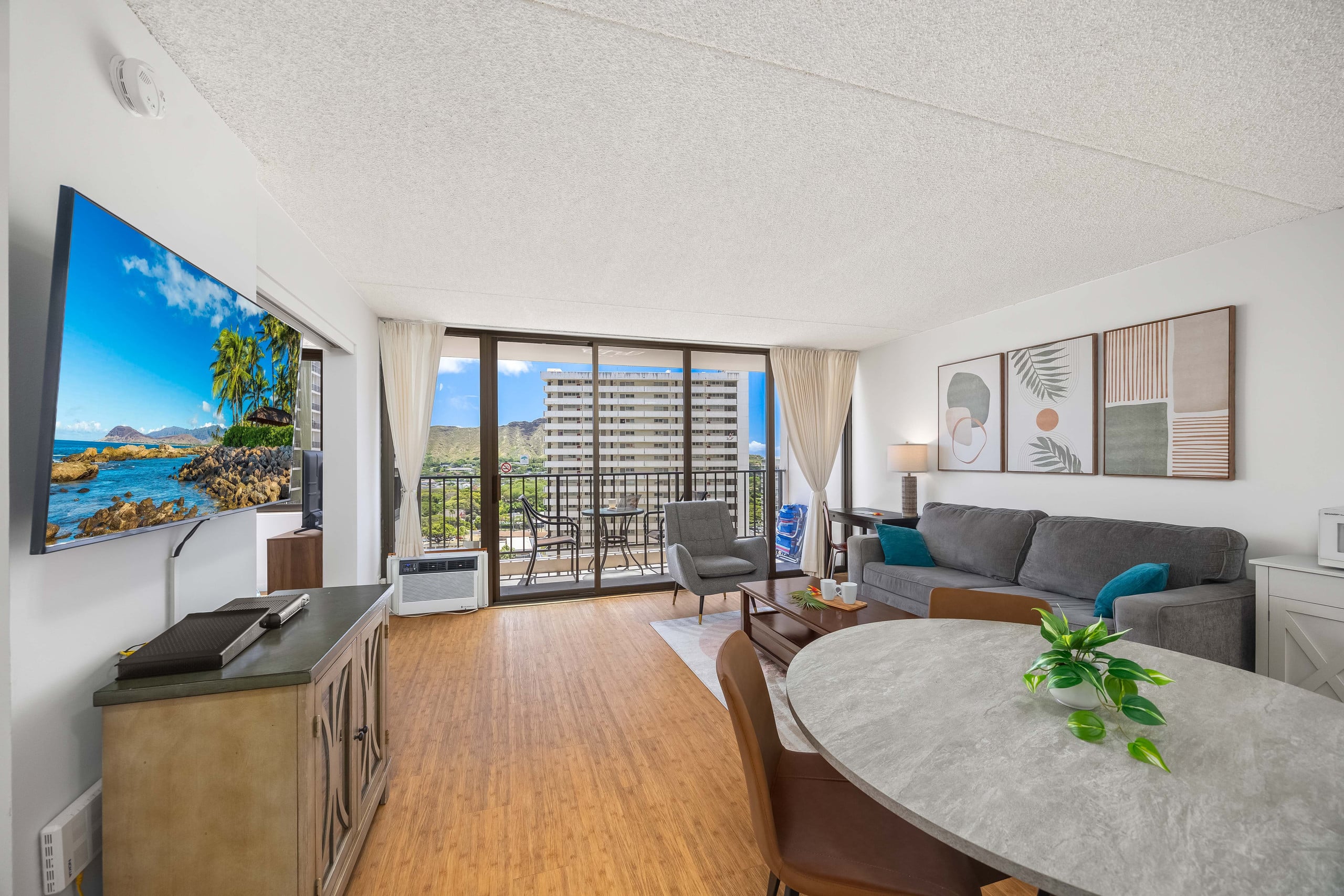 Condo in Honolulu · ★4.82 · 1 bedroom · 3 beds · 1 private bath - Image 1