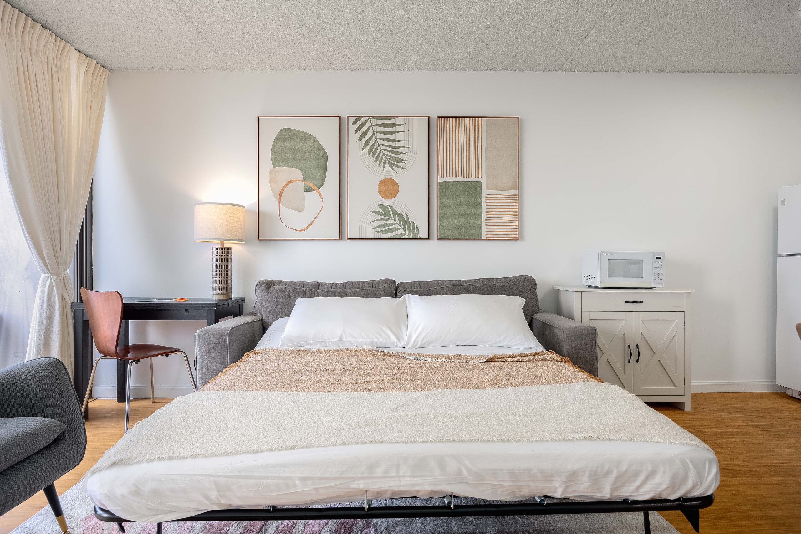 Condo in Honolulu · ★4.82 · 1 bedroom · 3 beds · 1 private bath - Image 8