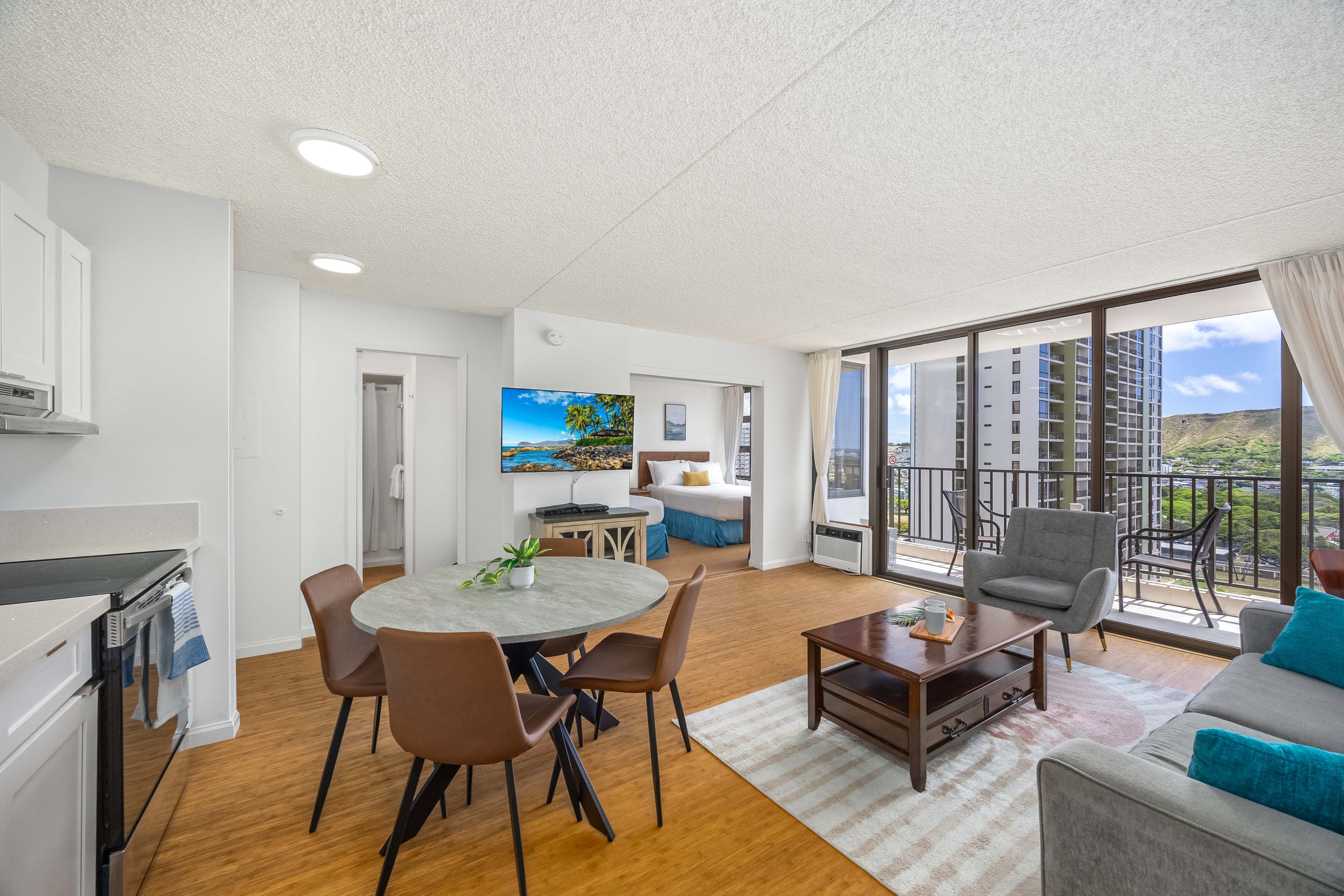 Condo in Honolulu · ★4.82 · 1 bedroom · 3 beds · 1 private bath - Image 25
