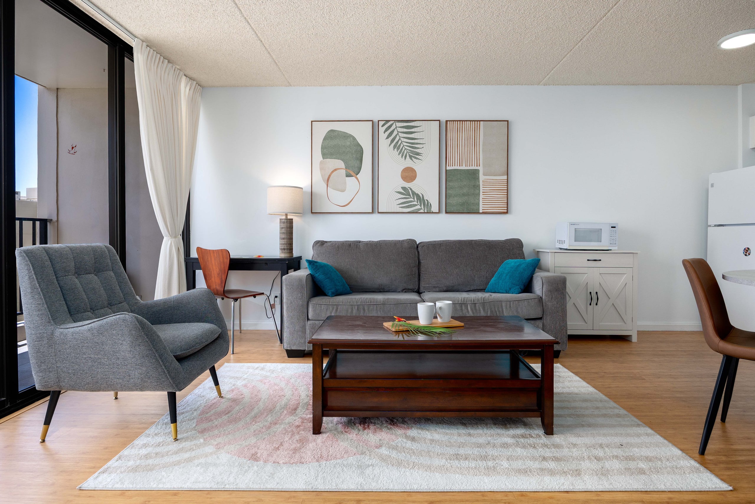Condo in Honolulu · ★4.82 · 1 bedroom · 3 beds · 1 private bath - Image 7