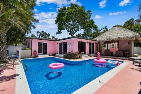 Pretty-n-Pink Mid Century Mod Pool/Beach Home