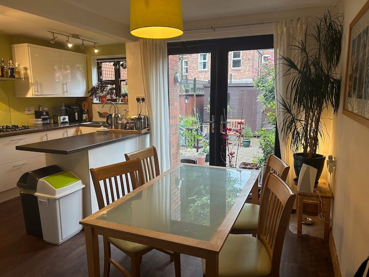 Quiet, comfortable double room in Chorlton