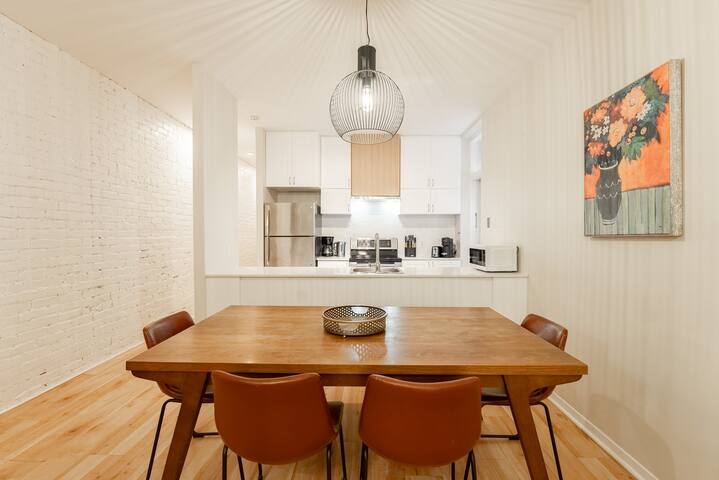 Le Grand MTL | Charmant | Terrasse | Parking | AC gallery image 2