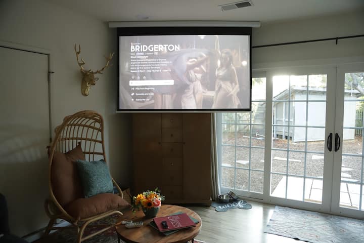 Spa & Pool | Movie Projector | King Bed - Chico, CA