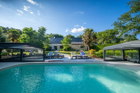 'Kerbader' house with pool and close to the beach