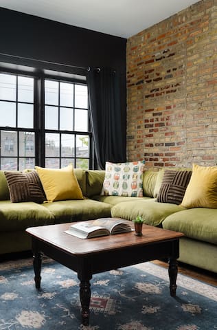 3-bedroom exposed brick in Chicago’s Wicker Park