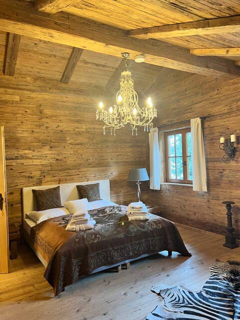 Chalet right on the ski slope