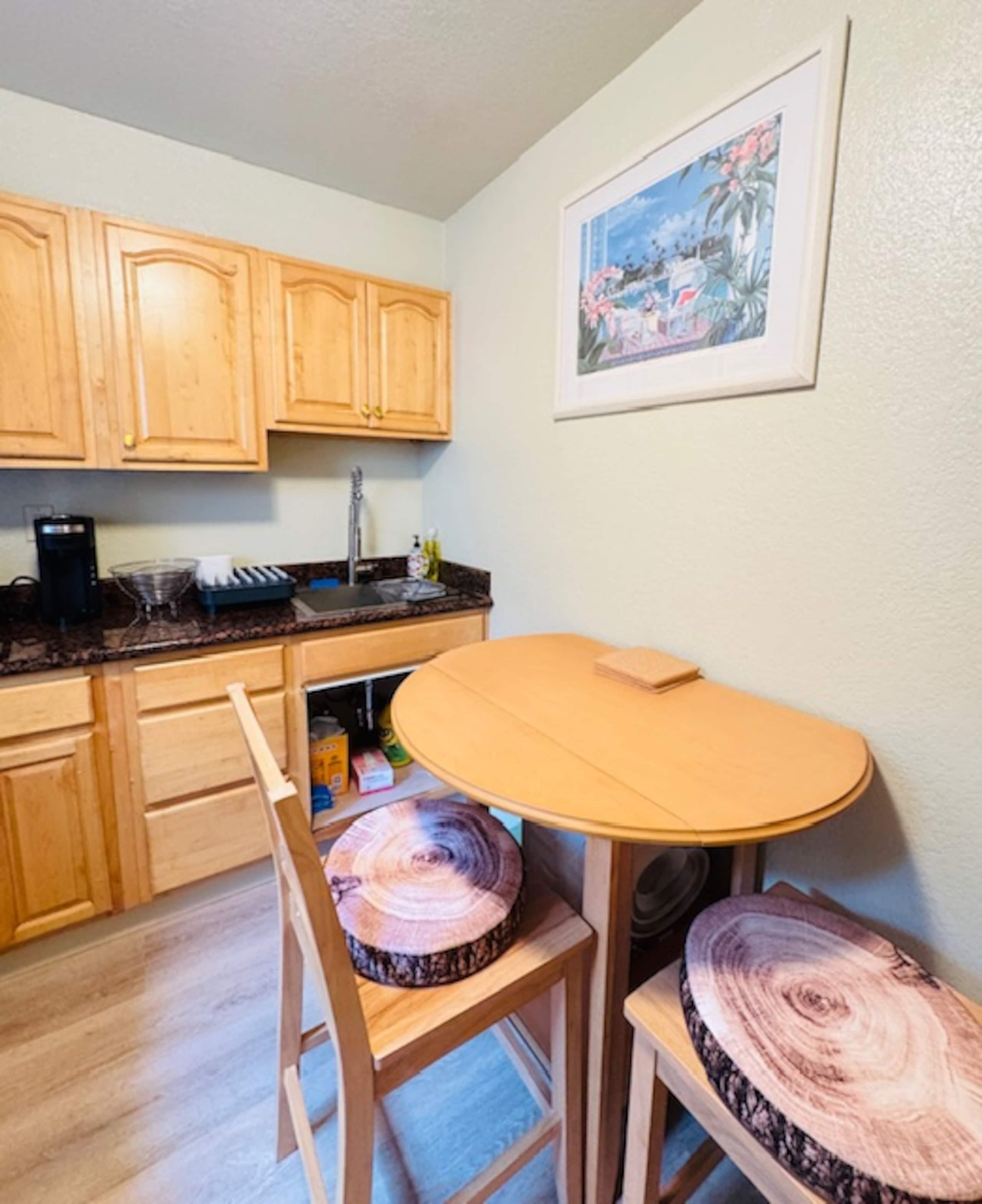 entire unit with two rooms two beds - Image 5