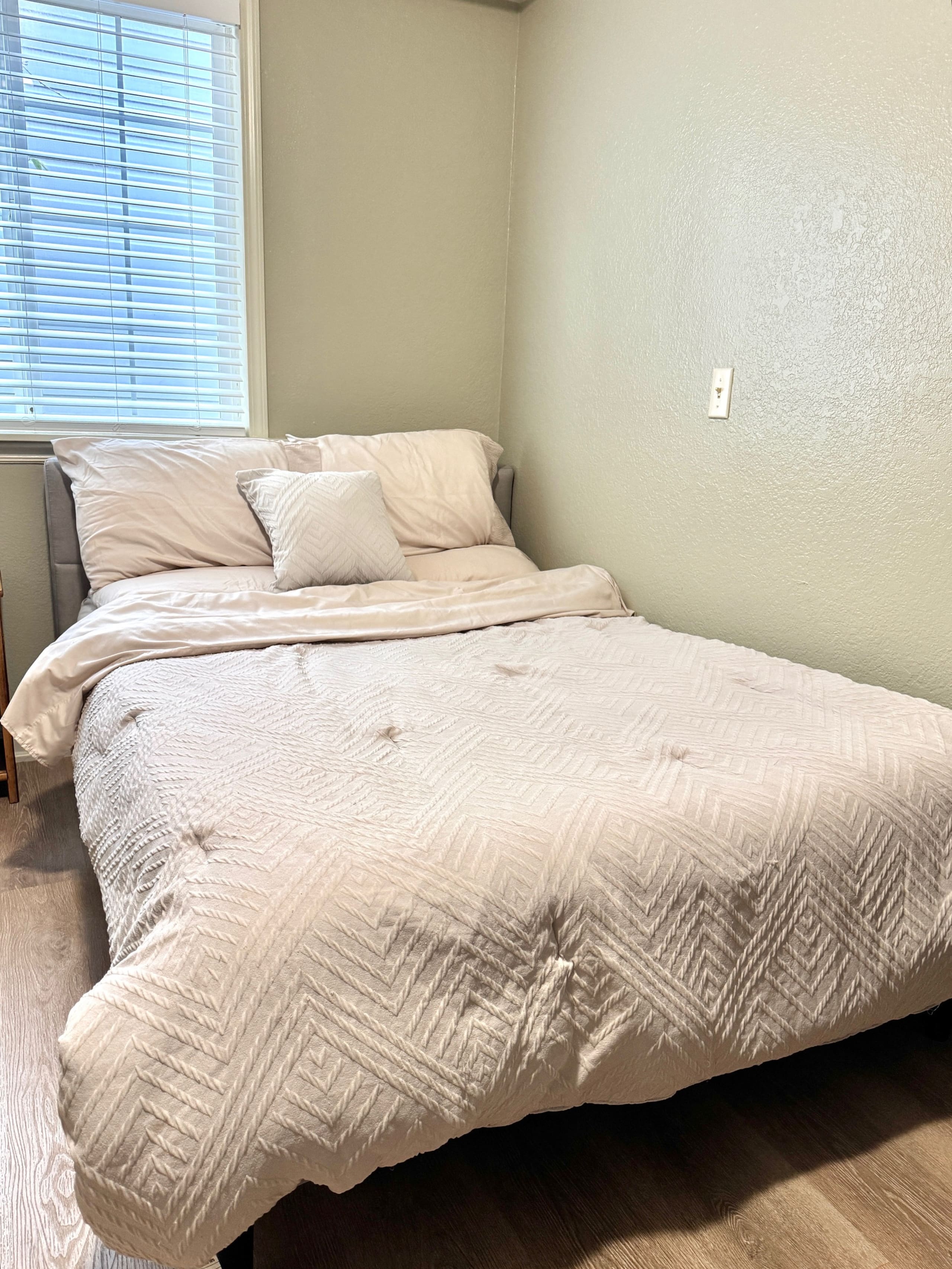 entire unit with two rooms two beds - Image 10