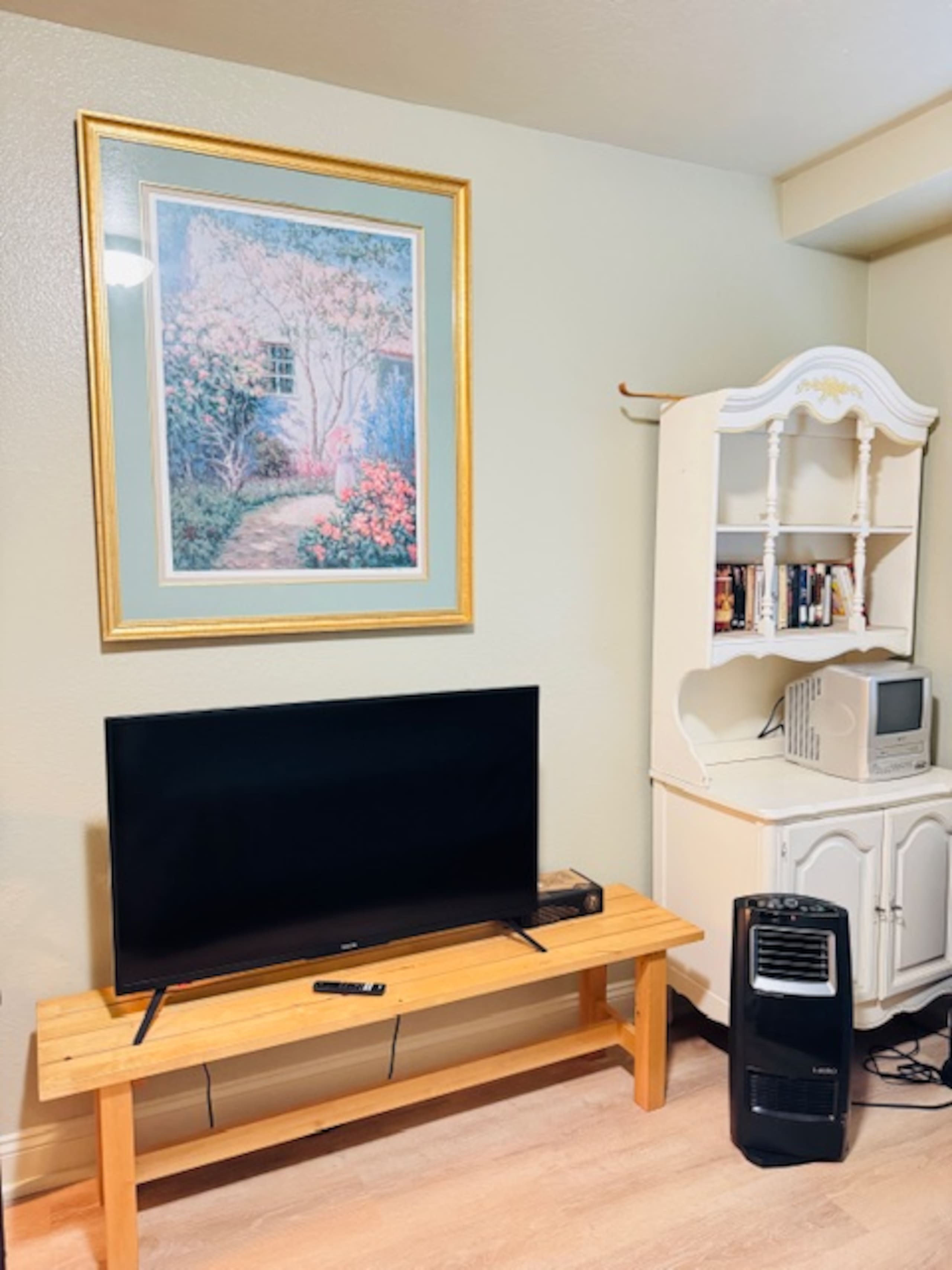 entire unit with two rooms two beds - Image 9