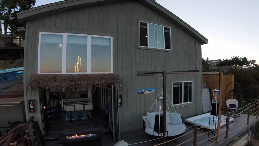 VIP Couples Retreat, Private Deck & Jacuzzi gallery image 3