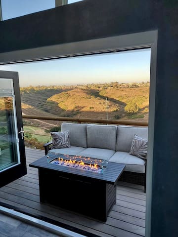 VIP Couples Retreat, Private Deck & Jacuzzi