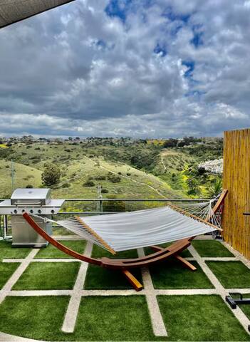 VIP Couples Retreat, Private Deck & Jacuzzi gallery image 2