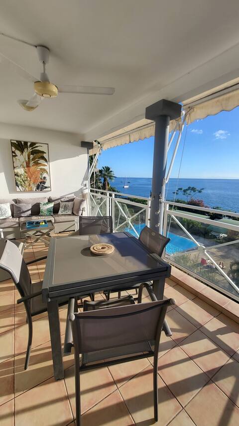 Exceptional sea view, apartment with pool