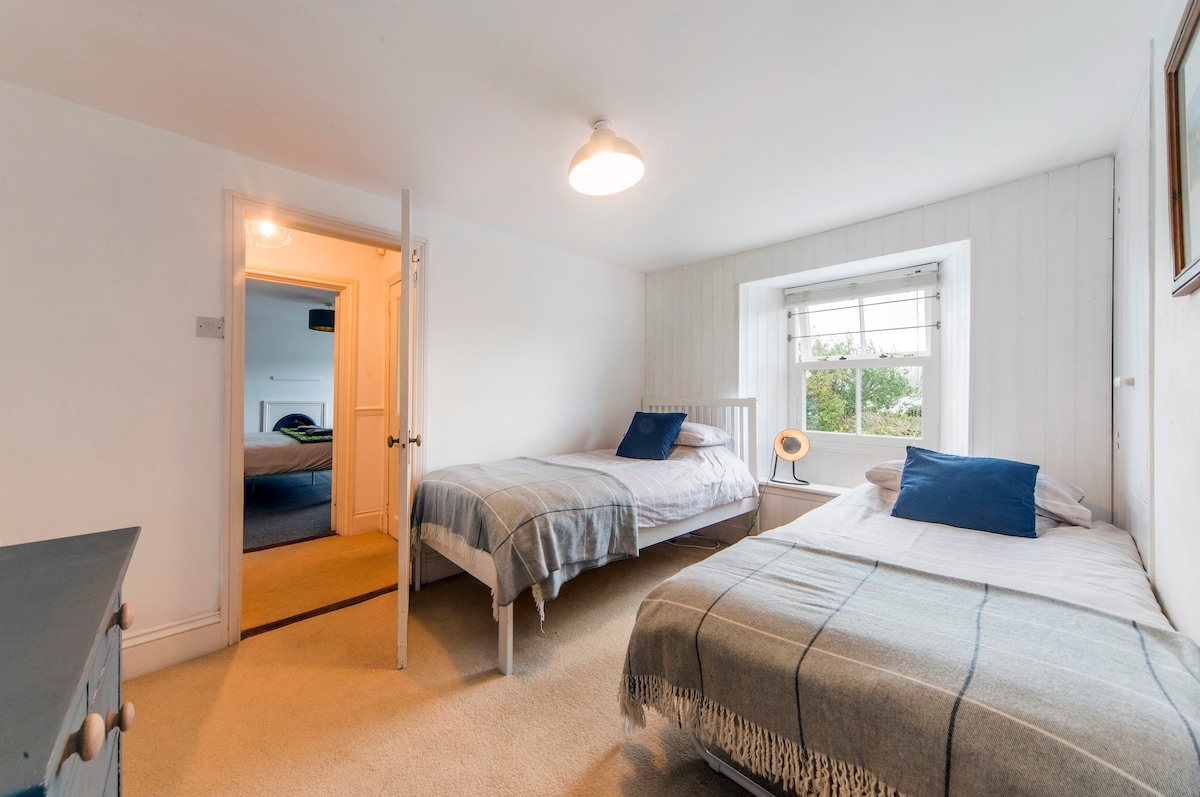 Dhomë gjumi 3 me 2 teke