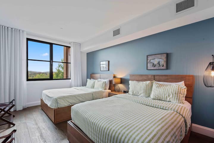 Second bedroom: Queen size confort with 2 queen size beds.