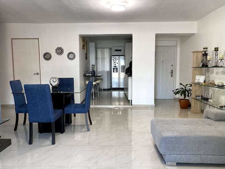 Habitación Privada Céntrica En Los Palos Grandes - Caracas