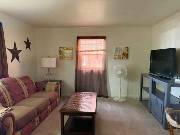 1bdrm King Bed Pet Friendly Free Parking - Cheyenne, WY