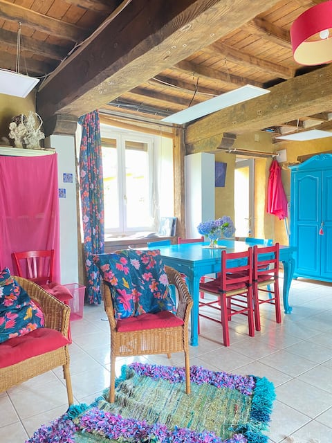 Charm and nature - ground floor in raw earth house