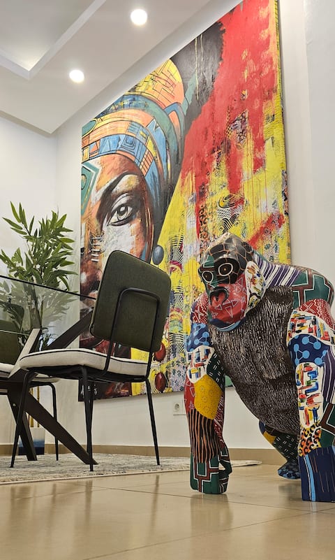 Afrochic apt in Z4. Daily cleaning