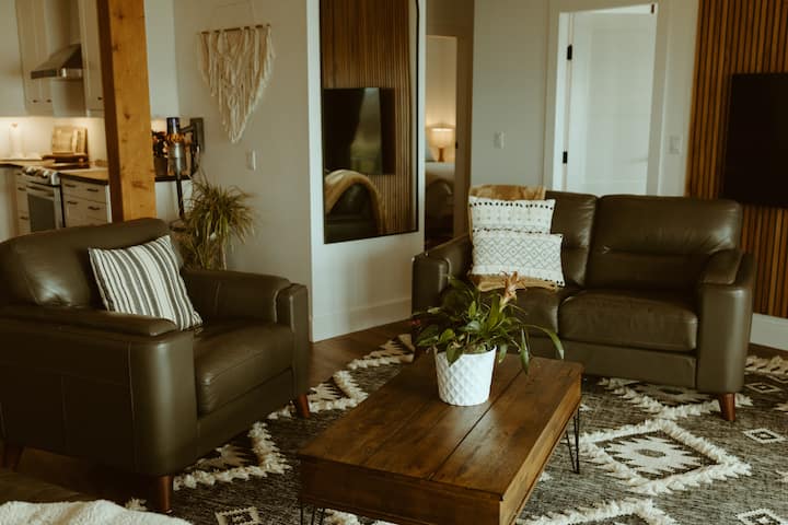 Oceanfront, Hot Tub, Sauna (Add On), Cedar Suite - Canada