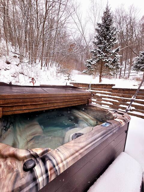 Edgewood Lodge - hot tub & pool!