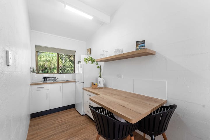 Kinka Palms Motel Queen Room - Yeppoon