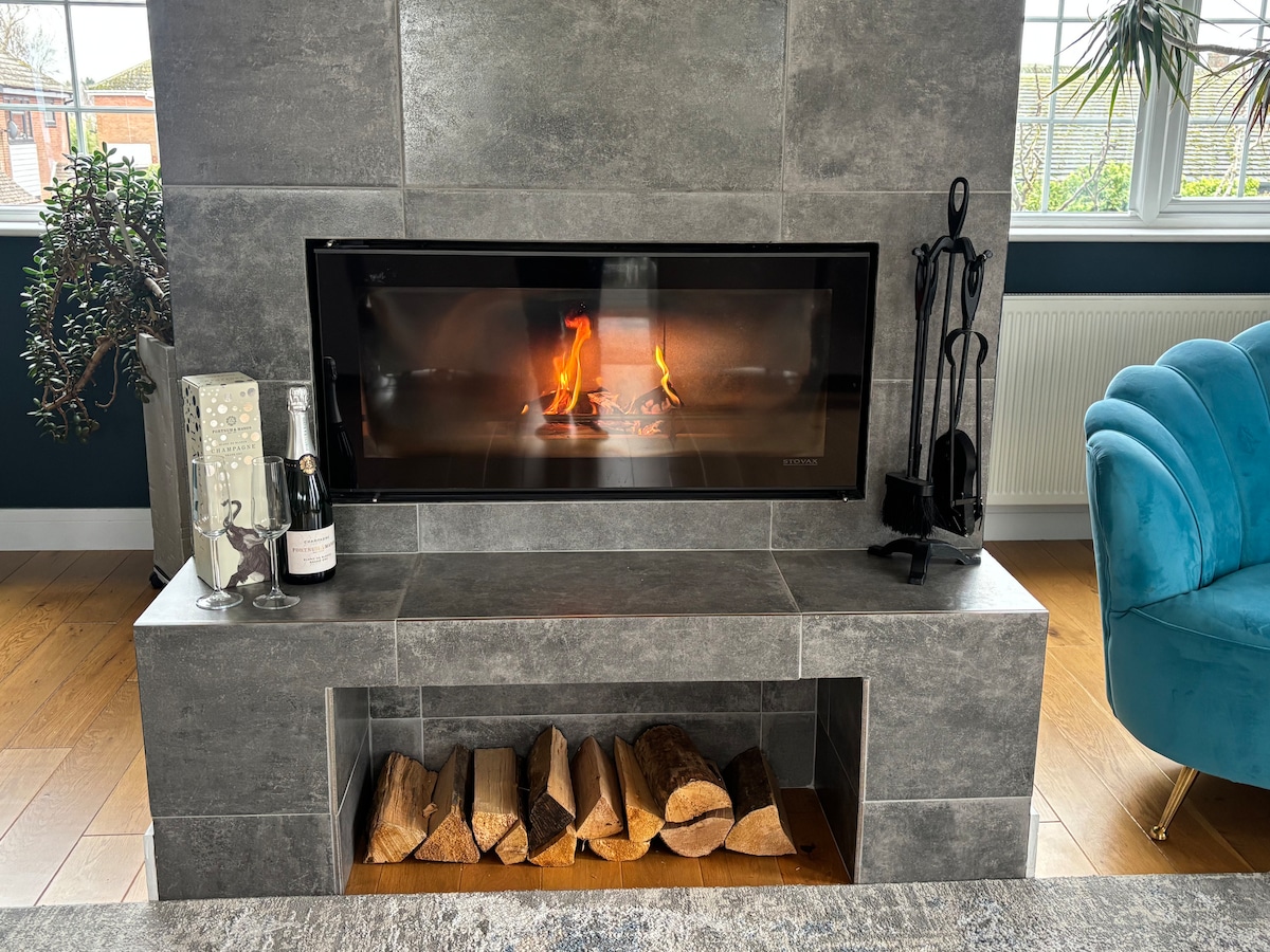 Successful Airbnb property: beachside house with uninterrupted Sea views in St. Osyth