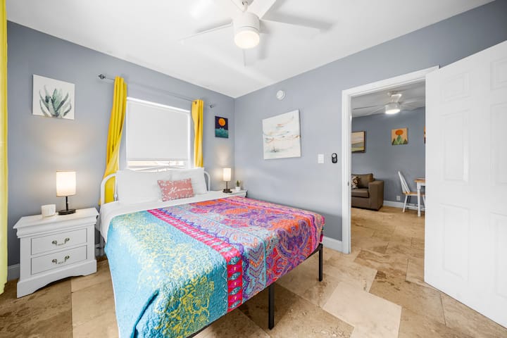 Cozy 1 Bedroom Apt 1 Block Off The Beach W/ Pool - Pompano Beach, FL