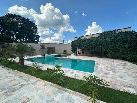 Nice house with heated pool and jacuzzi