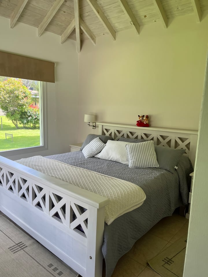 Grote kamer met eigen badkamer