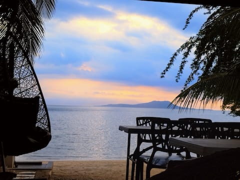 Exclusive Beachfront House w/ Pool Batangas 16pax