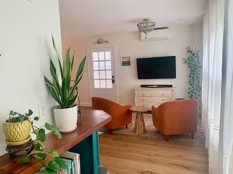 Popular Airbnb listing: The Yellow Door in Asheville