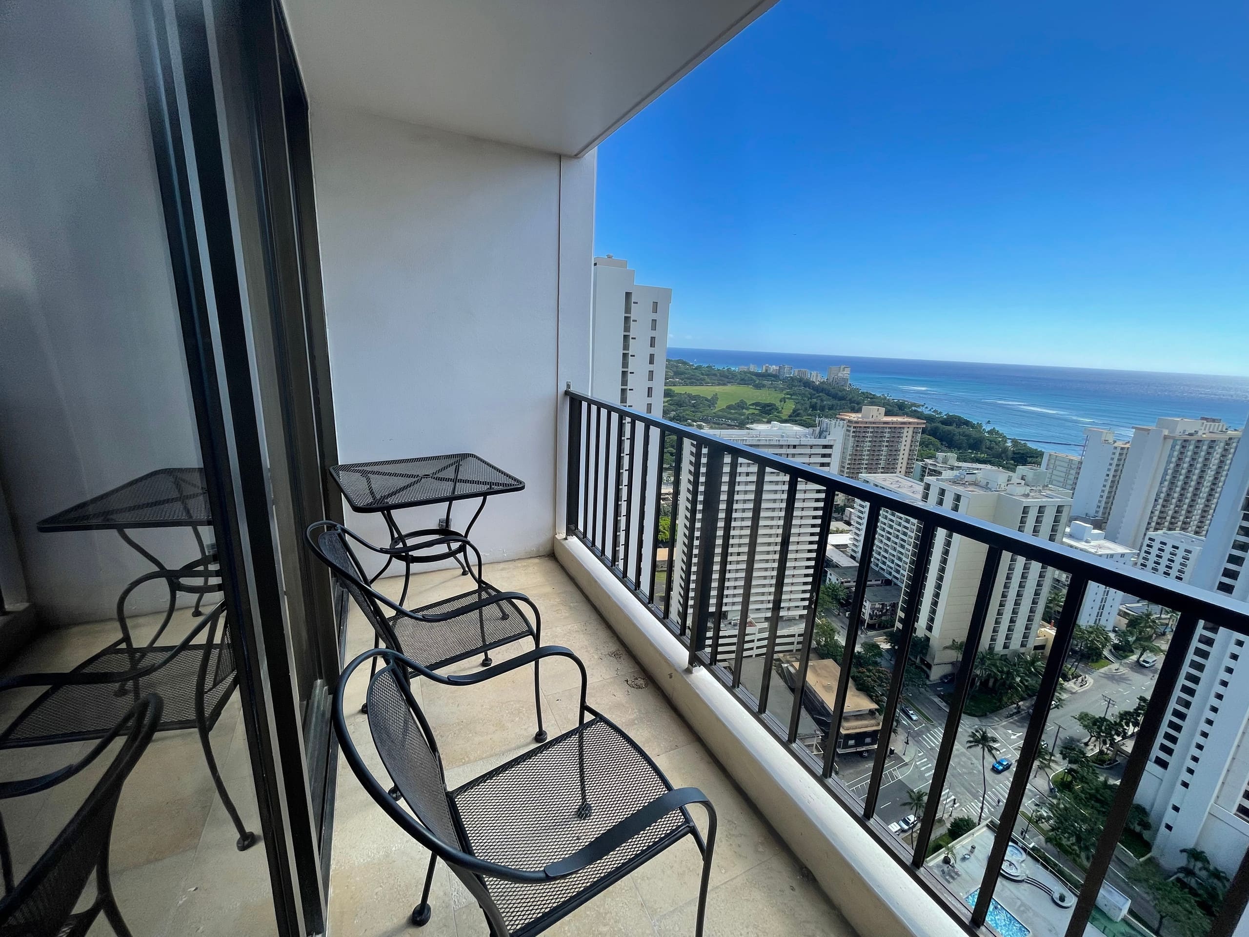 Condo in Honolulu · ★4.62 · 1 bedroom · 3 beds · 1 private bath - Image 9