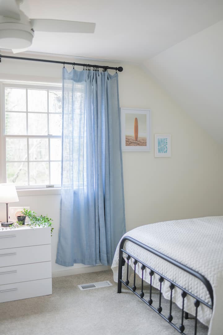 Very comfortable full size bed.