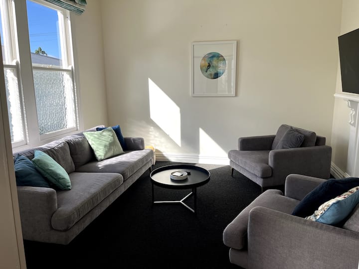 Beautiful Restored Villa With Off Street Parking. - Whangārei