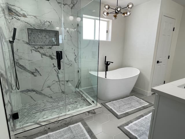 6MinsfromStrip/Airport!RVPrking!Pool/Pickleball! gallery image 3